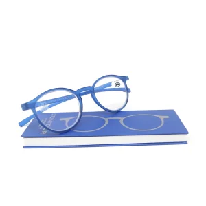Gafas modelo Castor sobre su estuche en forma de libro, en color azul
